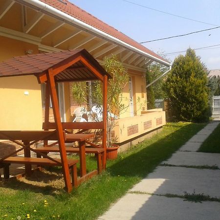 Tulipan Vendeghaz Apartment Hajduszoboszlo Exterior photo