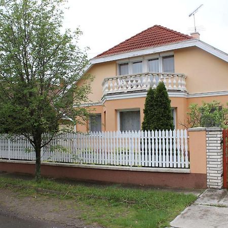 Tulipan Vendeghaz Apartment Hajduszoboszlo Exterior photo