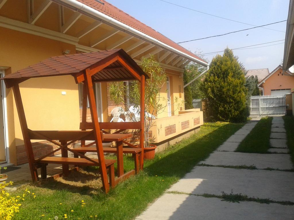Tulipan Vendeghaz Apartment Hajduszoboszlo Exterior photo